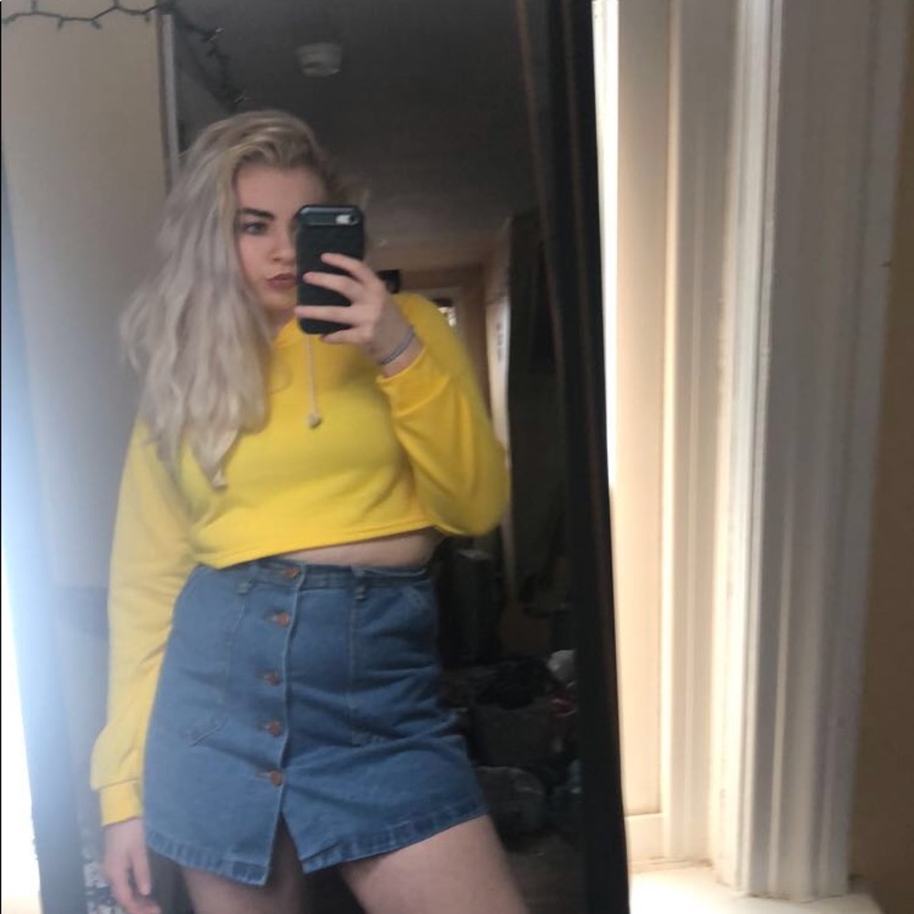 yellow hooded crop top!
